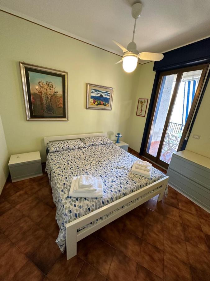 Roberto House Beach - Taormina Mare Giardini Naxos Exterior photo